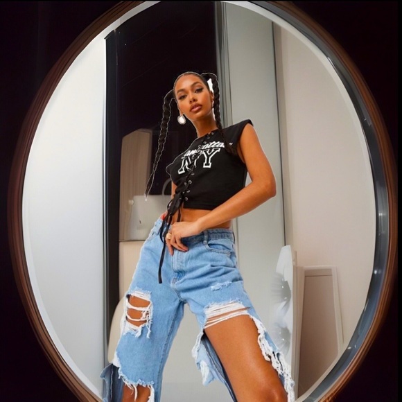 MANHATTAN NEW YORK Lace Up At An ↙️ ⬆️ 2 ⬇️Vest Style Short Sleeve Crop T-Shirt - Picture 6 of 9